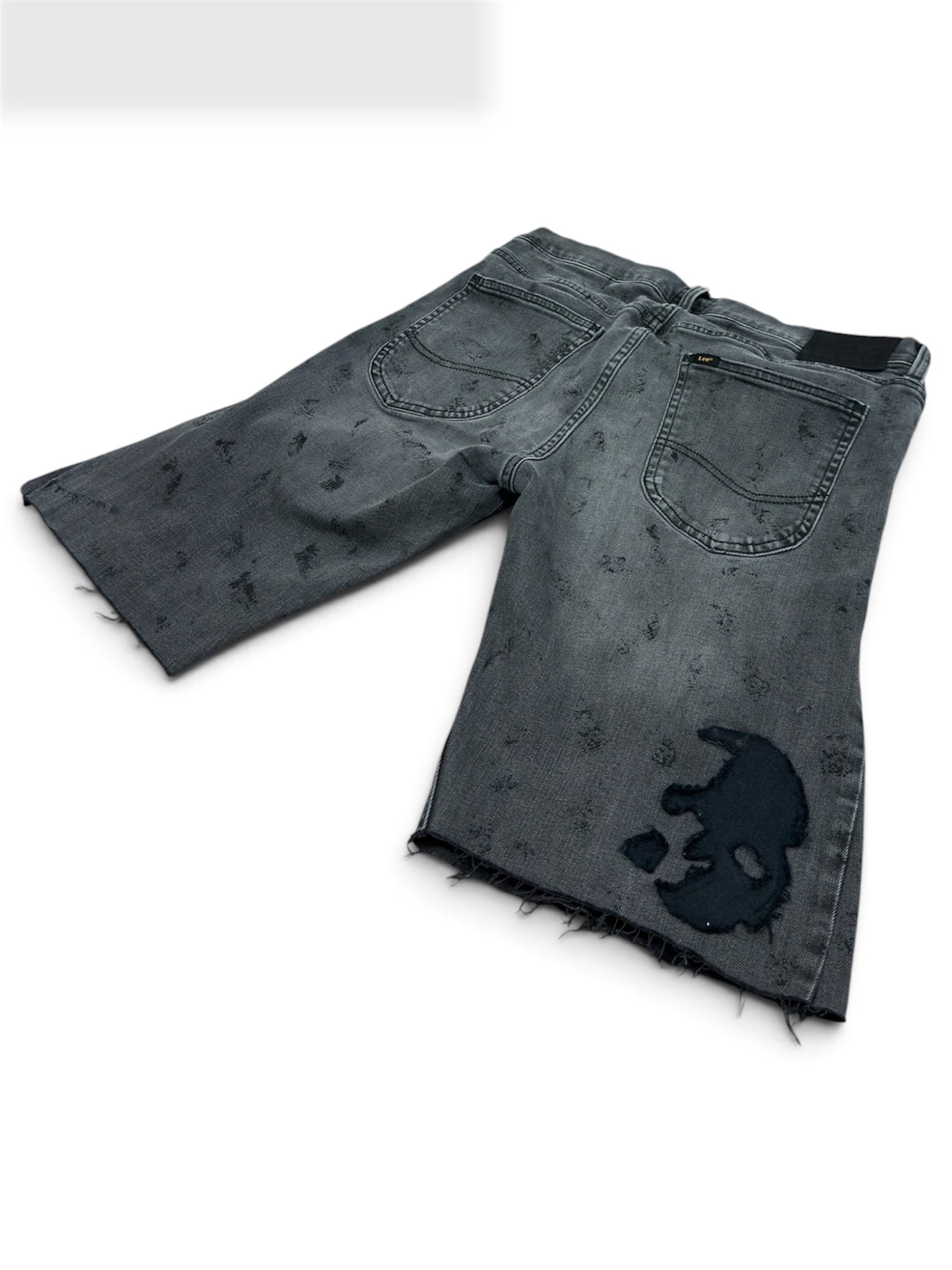 distressed&flared skull shorts