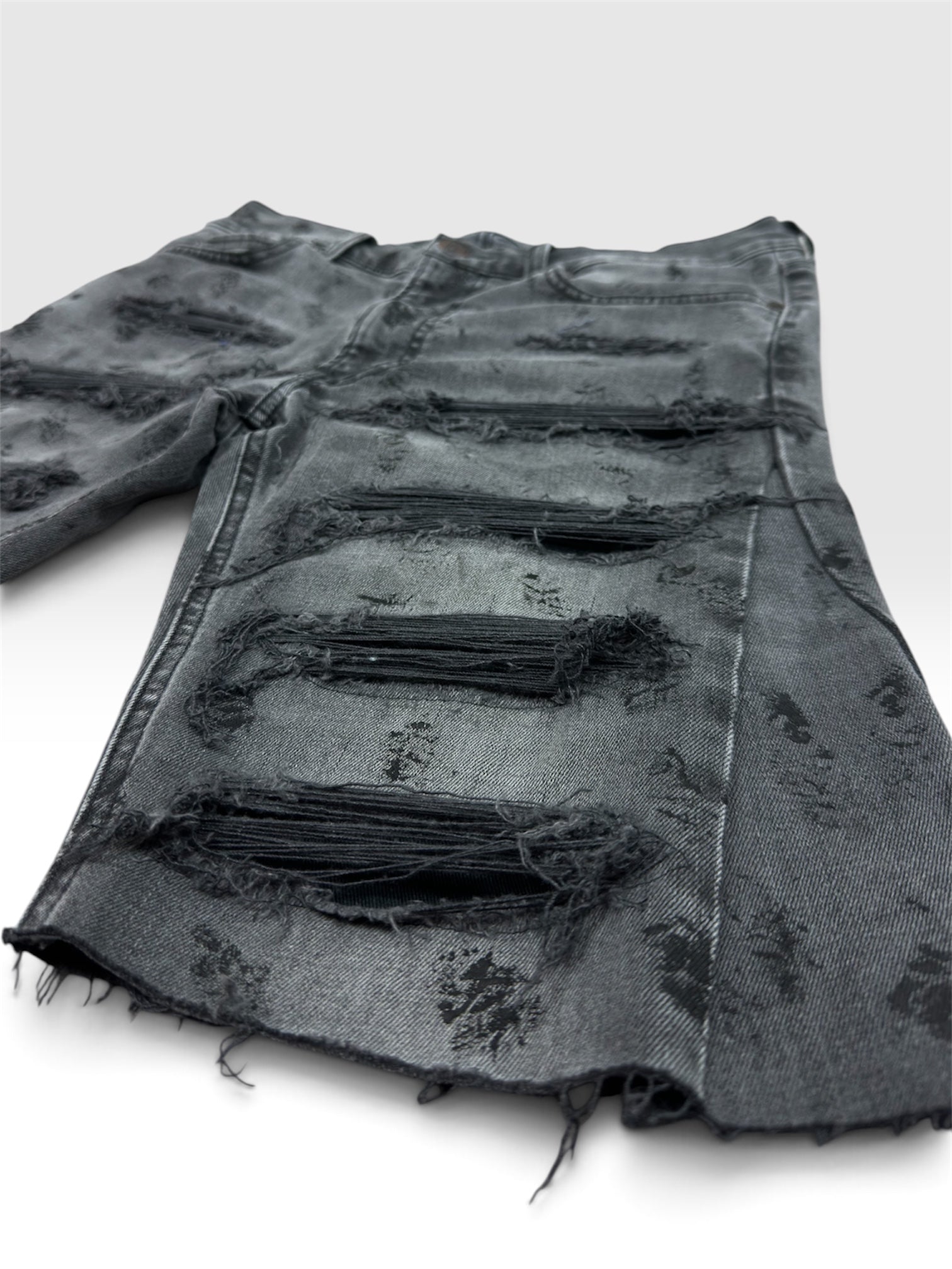 distressed&flared skull shorts