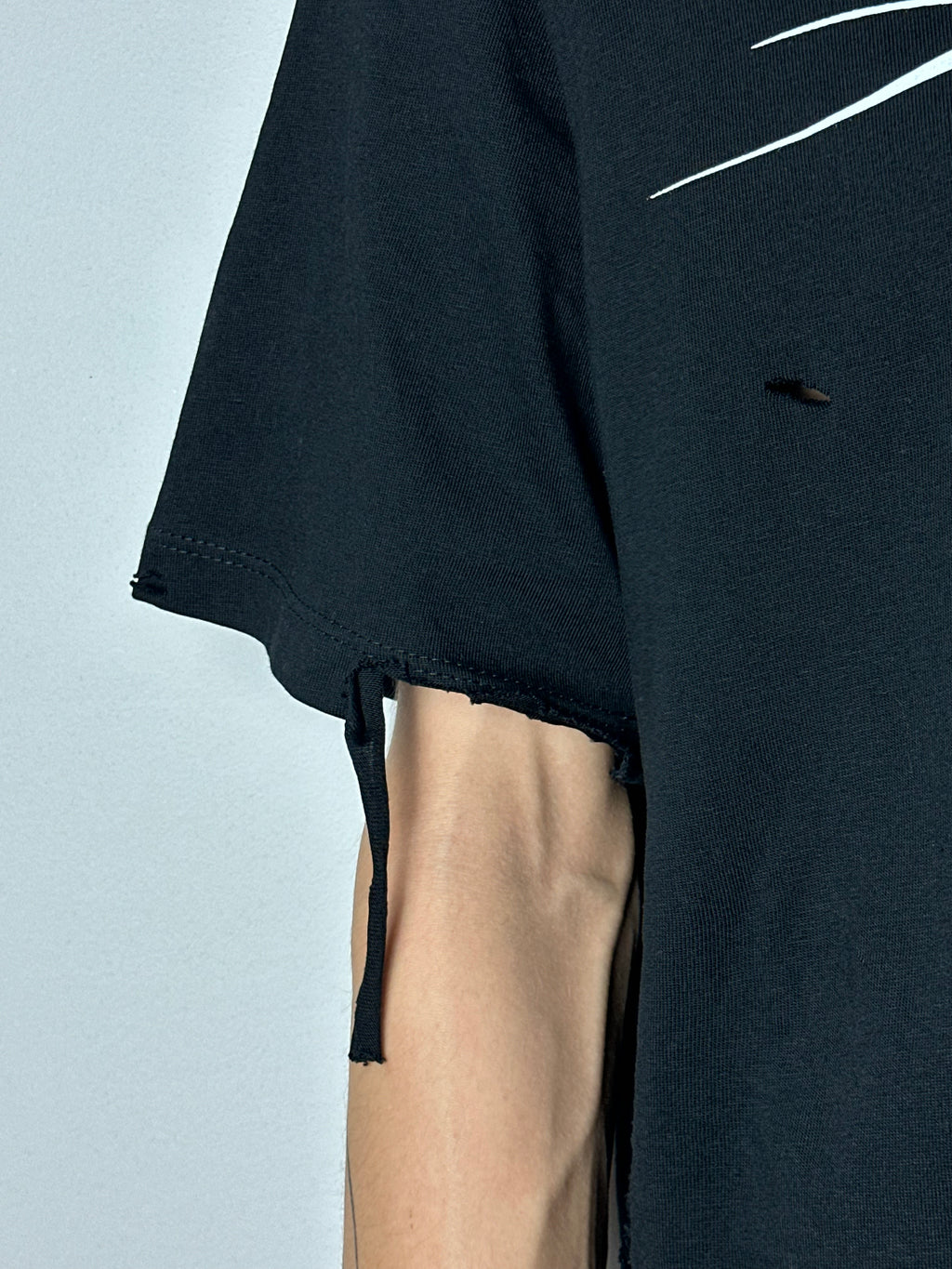 1of1 distressed clam pressure black tee