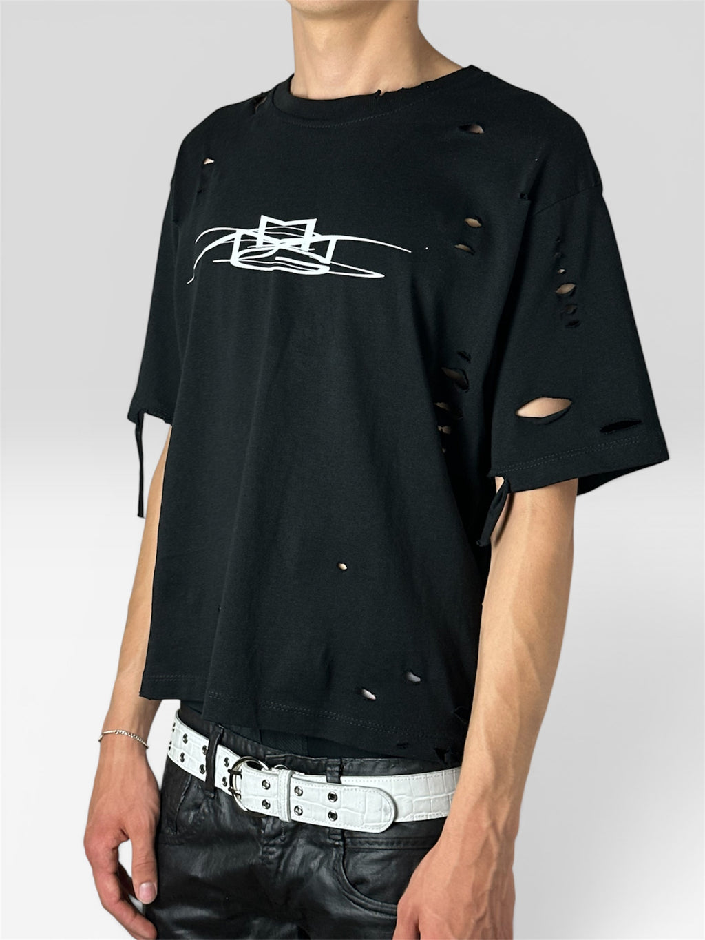 1of1 distressed clam pressure black tee