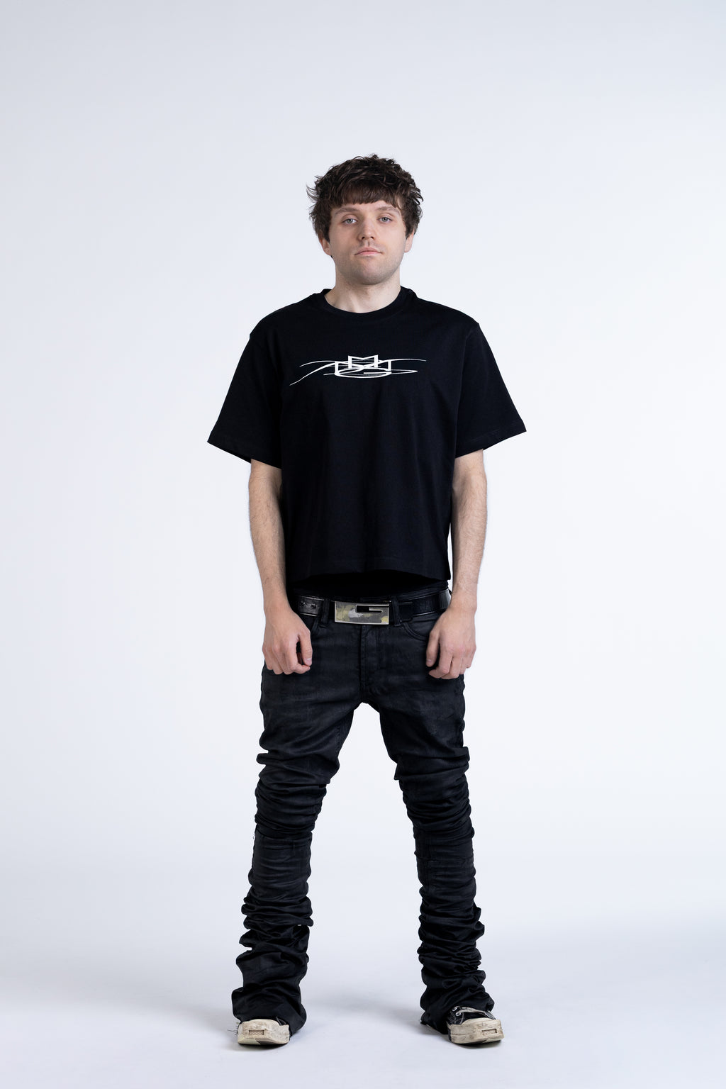 may*ach logo black tee