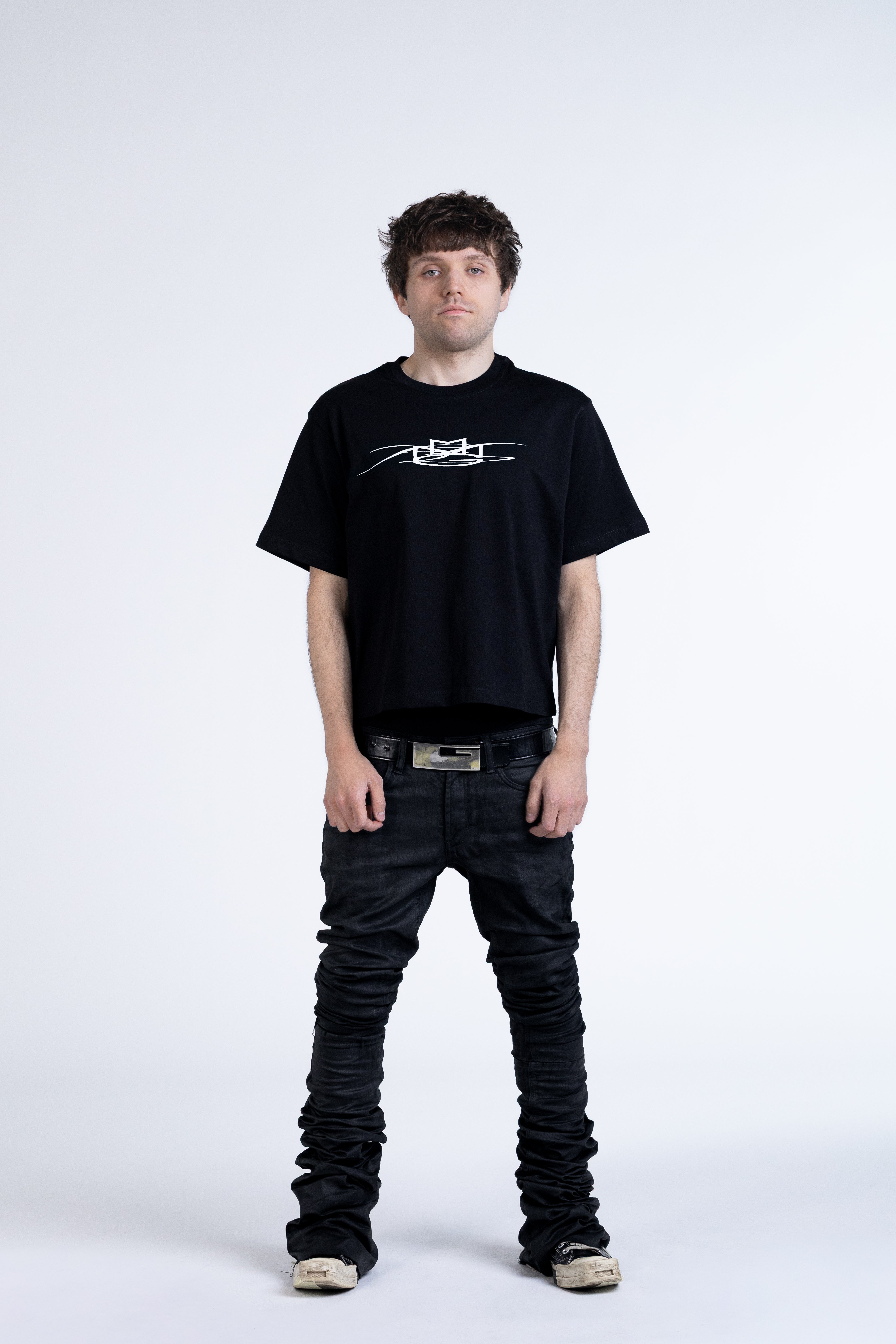 may*ach logo black tee