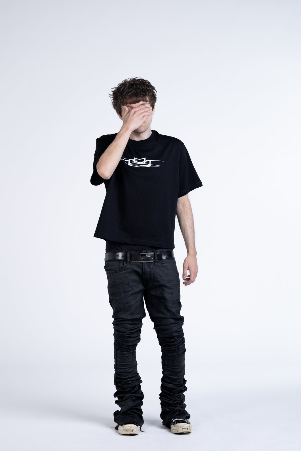 may*ach logo black tee